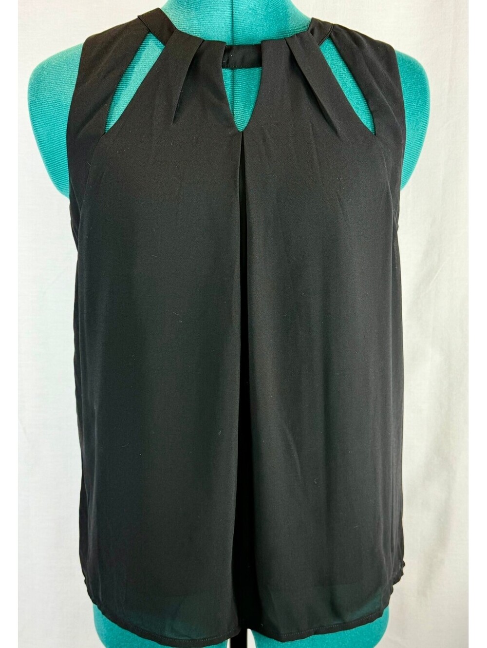 Monteau Los Angeles Women’s S Black Pleated Cutout Sleeveless Blouse